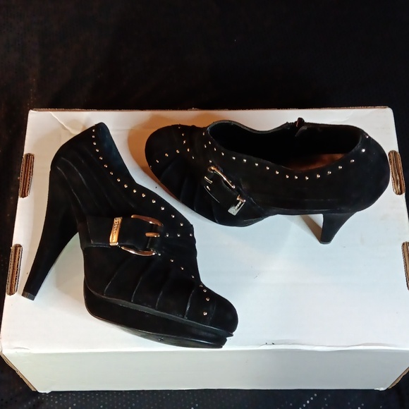BCBG Generation Silver Studded Black Suede Booties With Buckles (8) GUC - Picture 13 of 13